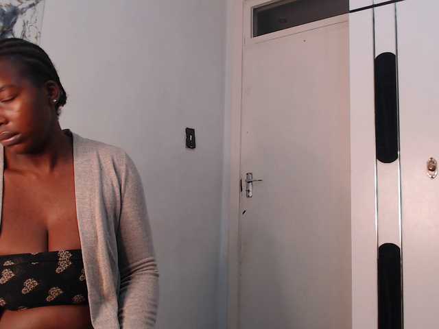CurvyJ255 live webcam show