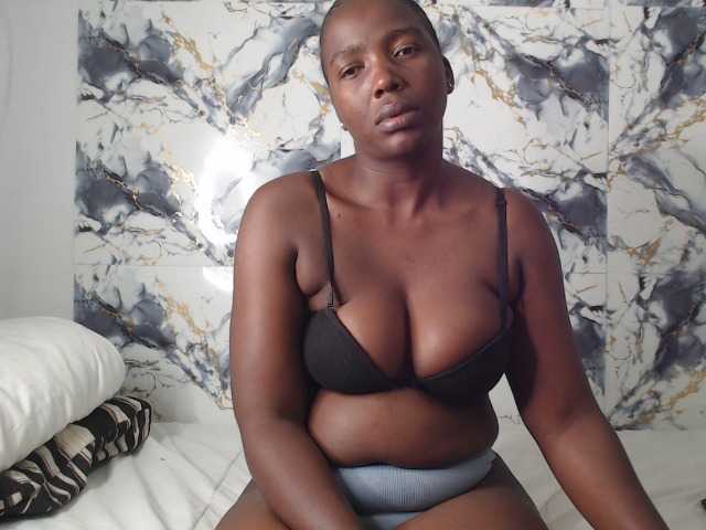 CurvyJ255 live cam on BongaCams