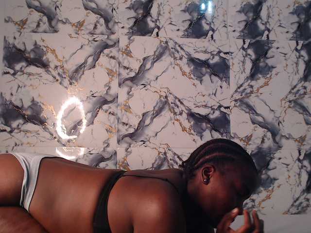 CurvyJ255 live cam on BongaCams