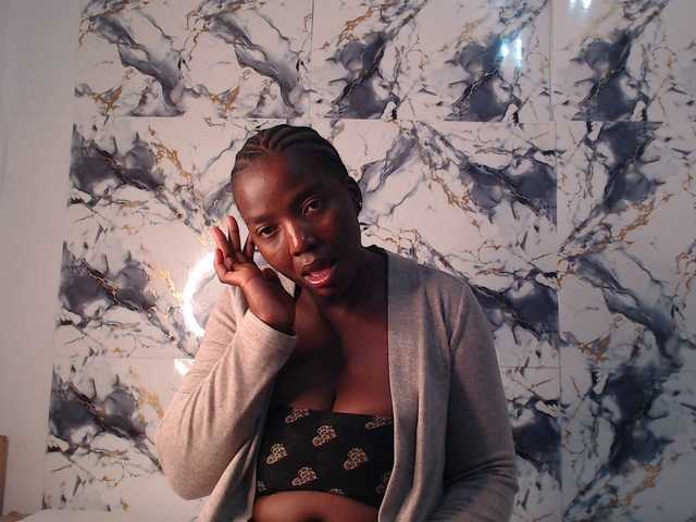 CurvyJ255 live cam on BongaCams