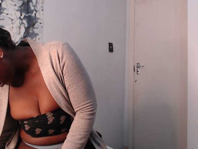 CurvyJ255 live webcam show