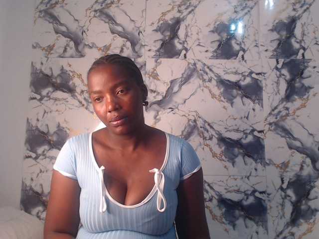 CurvyJ255 live cam on BongaCams