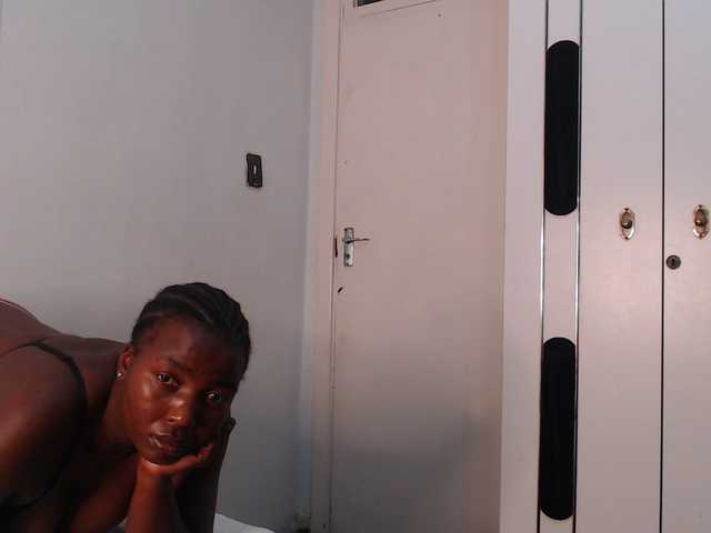 CurvyJ255 live cam on BongaCams