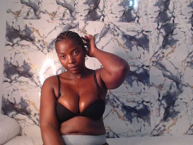 CurvyJ255 live cam on BongaCams