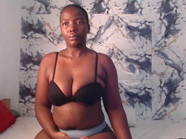 CurvyJ255 live cam on BongaCams