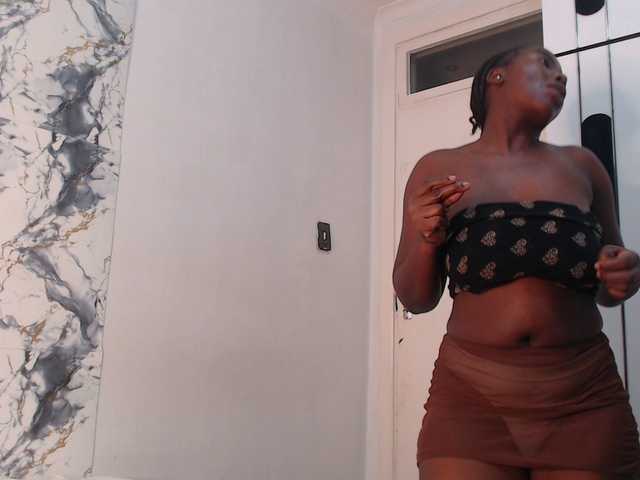 CurvyJ255 live cam on BongaCams
