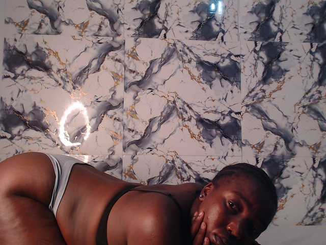 CurvyJ255 live cam on BongaCams