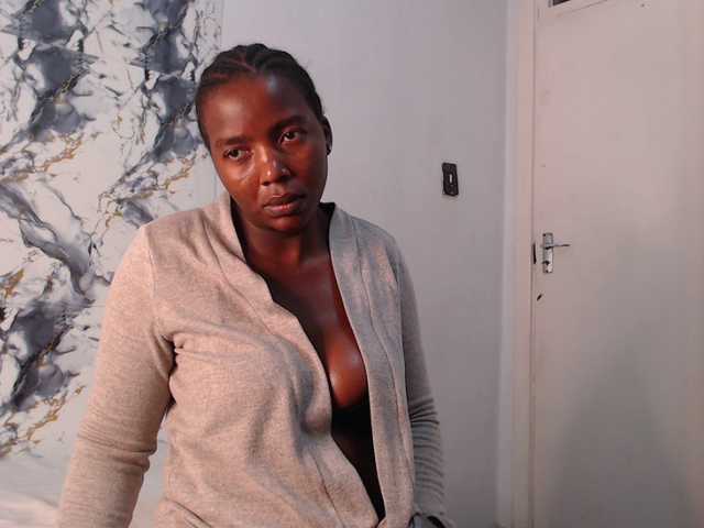 CurvyJ255 live webcam show