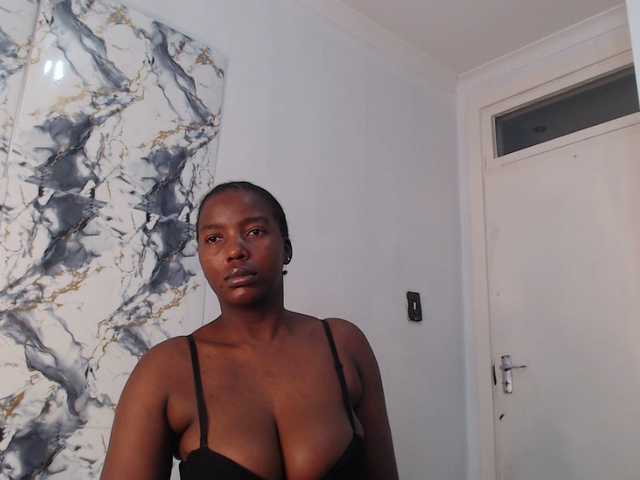 CurvyJ255 live webcam show