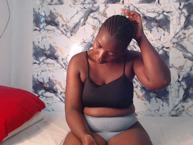 CurvyJ255 live cam on BongaCams