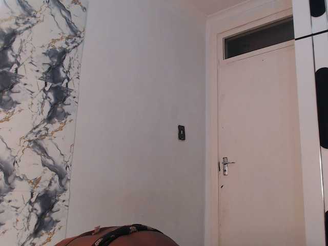 le modèle CurvyJ255 est en webcam porno dans un show sur le site bongacams, il possède les tags suivants: Ebony,Brunette,Shaved
