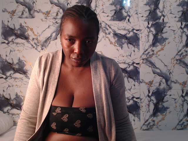 CurvyJ255 live cam on BongaCams