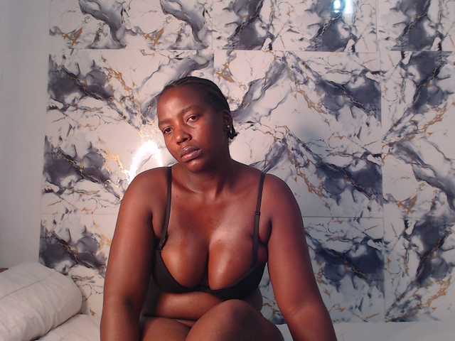 CurvyJ255 live cam on BongaCams
