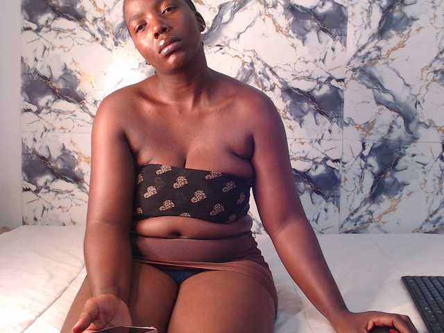 CurvyJ255 live cam on BongaCams