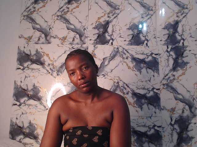 CurvyJ255 live cam on BongaCams