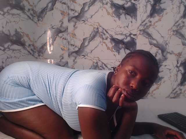CurvyJ255 live cam on BongaCams