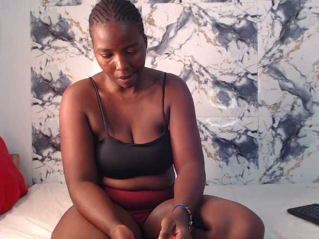 CurvyJ255 live cam on BongaCams