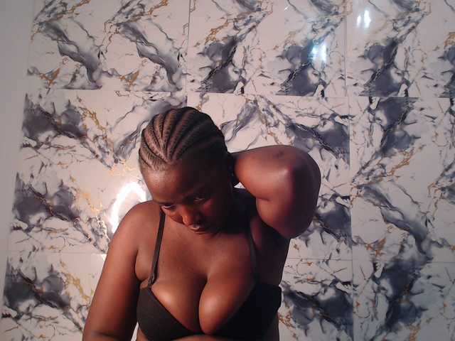 CurvyJ255 live cam on BongaCams