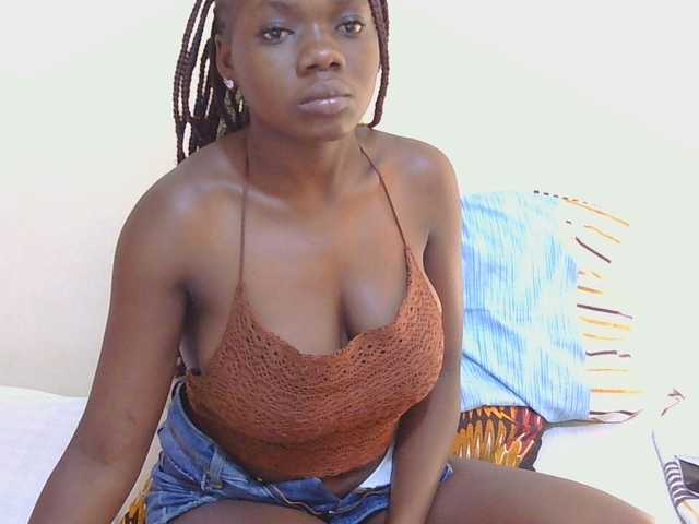Arriana live cam on BongaCams