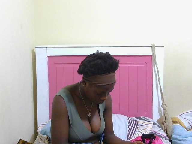Arriana live cam on BongaCams