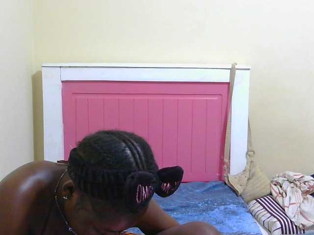 Arriana live cam on BongaCams