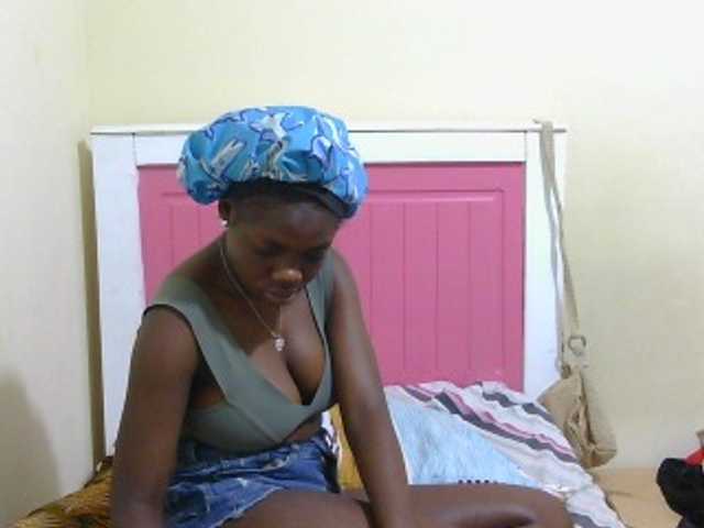 Arriana live cam on BongaCams