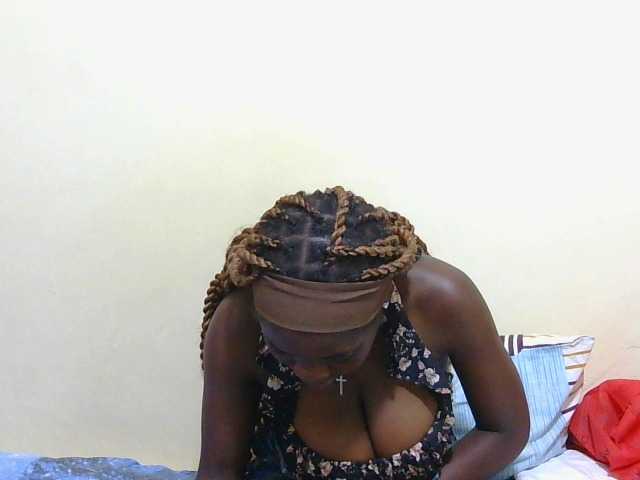 Arriana live cam on BongaCams