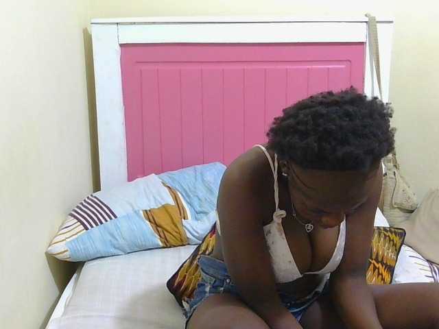 Arriana live cam on BongaCams