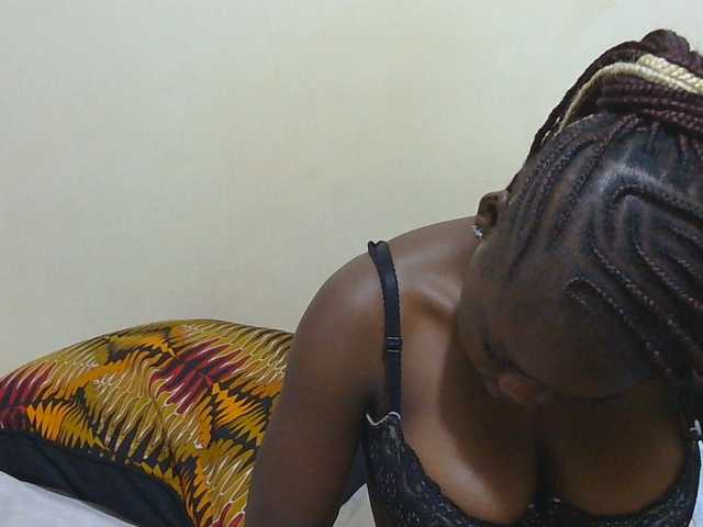 Arriana live cam on BongaCams