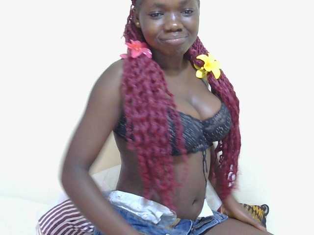 Arriana live cam on BongaCams