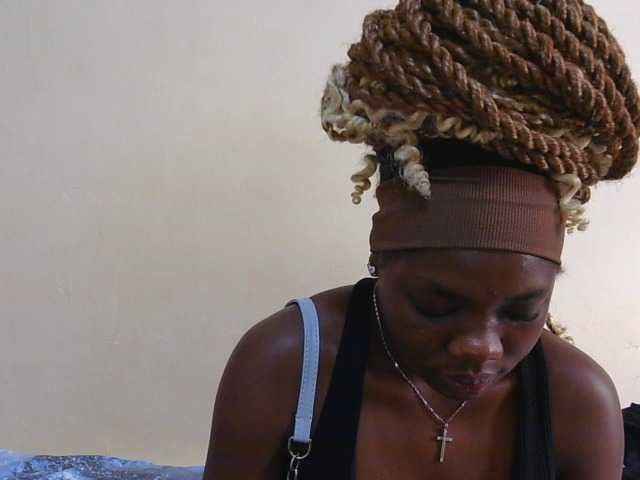 Arriana live cam on BongaCams