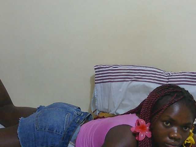 Arriana live cam on BongaCams
