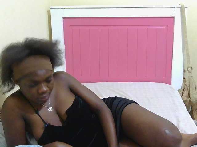 Arriana live cam on BongaCams
