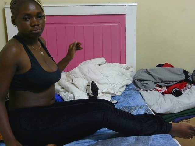 Arriana live cam on BongaCams