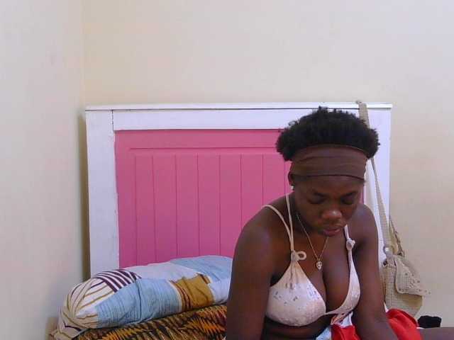 Arriana live cam on BongaCams