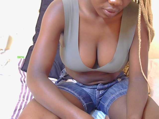 Arriana live cam on BongaCams
