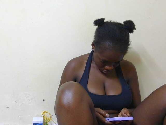 Arriana live cam on BongaCams