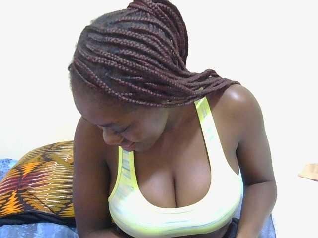 Arriana live cam on BongaCams