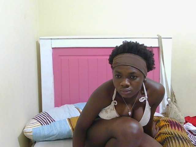 Arriana live cam on BongaCams