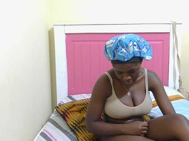 Arriana live cam on BongaCams