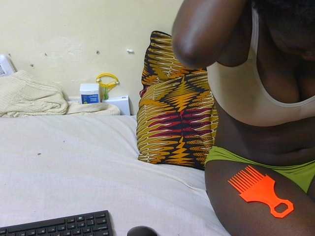 Arriana live cam on BongaCams