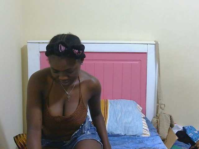 Arriana live cam on BongaCams