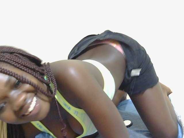 Arriana live cam on BongaCams