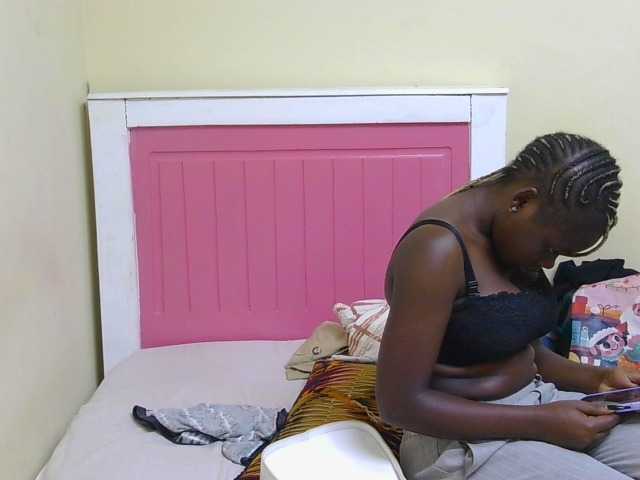 Arriana live cam on BongaCams