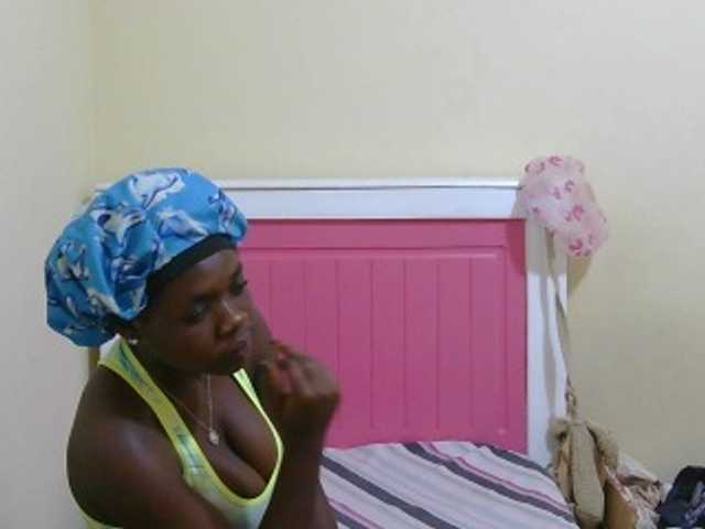 Arriana live cam on BongaCams