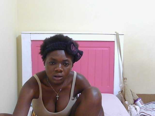 Arriana live cam on BongaCams