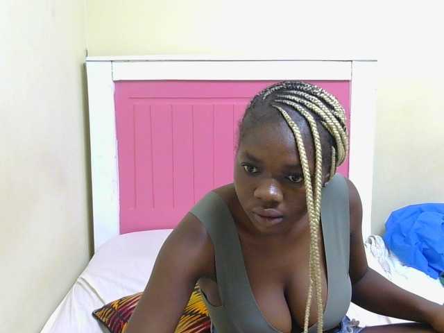 Arriana live cam on BongaCams