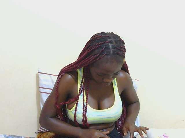 Arriana live cam on BongaCams