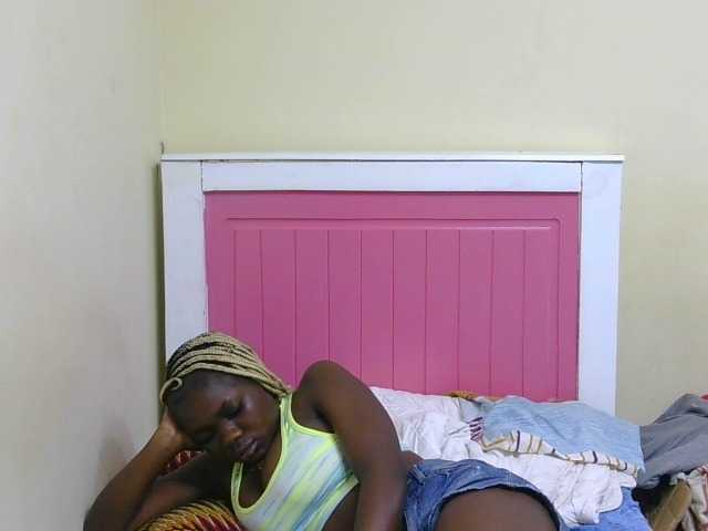 Arriana live cam on BongaCams