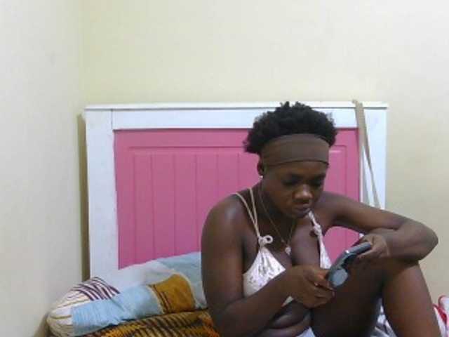 Arriana live cam on BongaCams